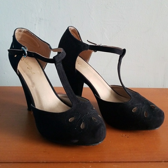 Cute vintage style high heels! Worn once! - Picture 1 of 4